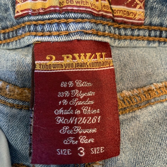Very cute to TBWU jeans. Gently worn - Picture 4 of 4